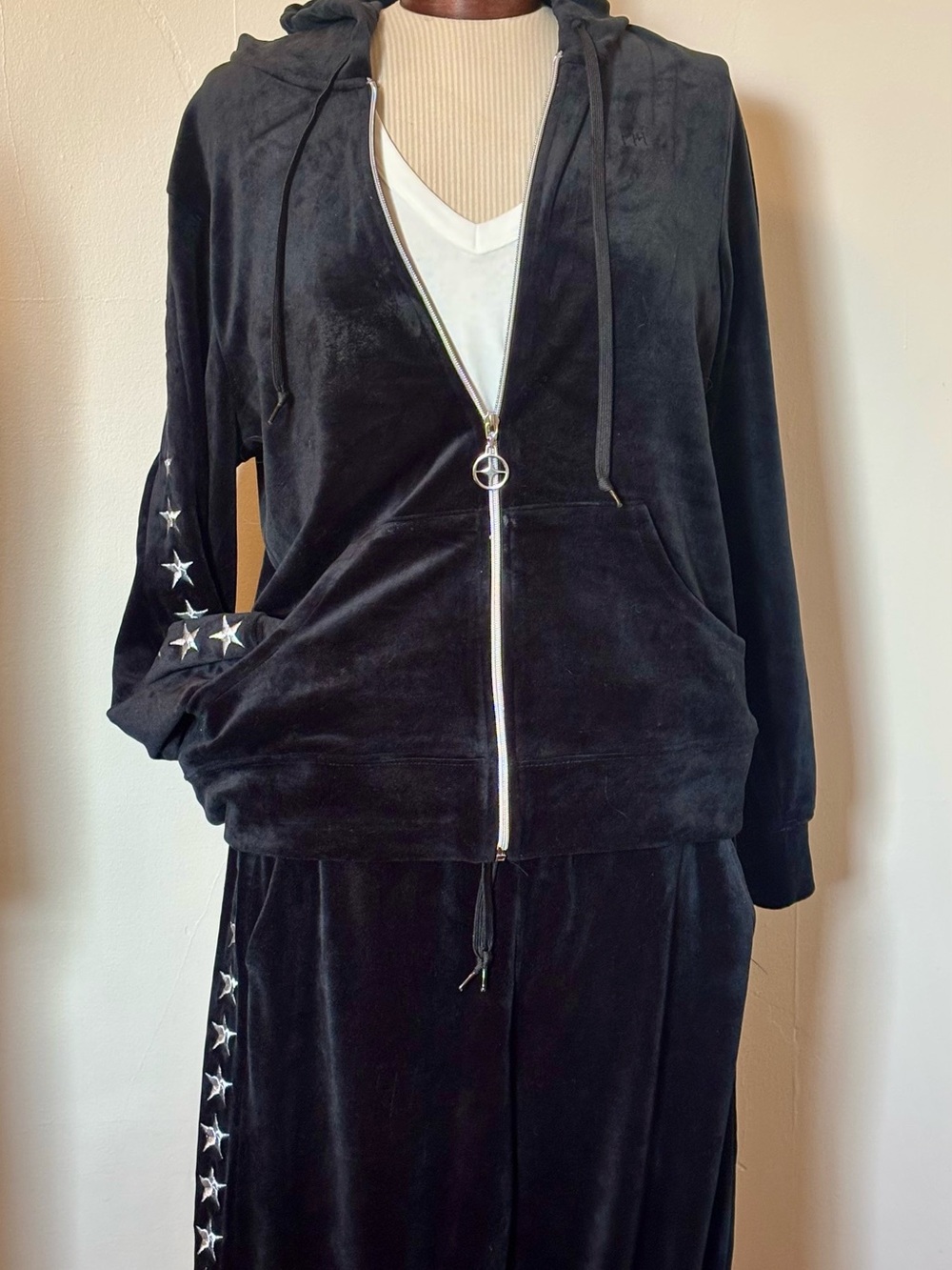 Jet black velour tracksuit by Paris Hilton
With star detail
EX-Large
$89
